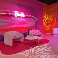 Setiap area dibuat menyerupai set film, memungkinkan pengunjung berinteraksi langsung. Foto: Hestianingsih/Wolipop