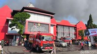 Dalam proses pemadaman ini, satu orang anggota Damkar Wonogiri, berinisal A mengalami cedera karena terjatuh dari mobil Damkar. Selain itu, sumber air juga menjadi kendala dalam proses pemadaman ini. Petugas Damkar mengambil air dari tiga titik hydrant.