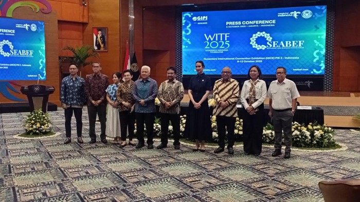 Menteri Pariwisata Widiyanti Putri beserta jajaran dalam peluncuran WITF 2025