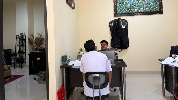 Pemeriksaan sejumlah pejabat terkait dugaan tata kelola retribusi dan perizinan yang bermasalah di Kabupaten Klungkung.