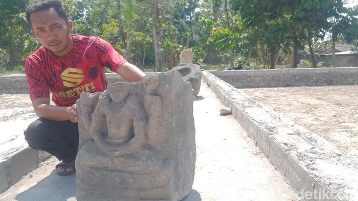 Batuan candi yang ditemukan di proyek Warung Setiti Watu Kali, Jagalan, Klaten.