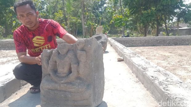 Batuan candi yang ditemukan di proyek Warung Setiti Watu Kali, Jagalan, Klaten.