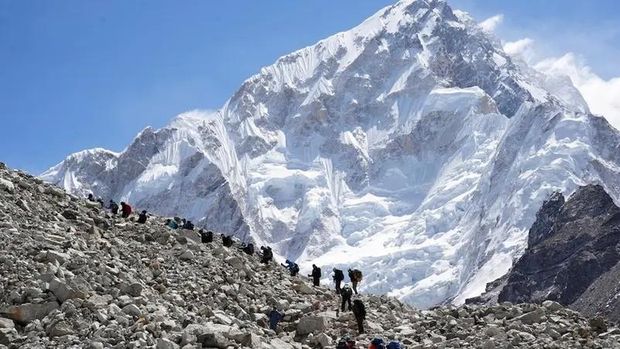 Pendakian di Gunung Everest The hikers were trapped at an elevation of more than 4,900 meters (16,000 feet), according to an earlier report from Jimu News, a Chinese online site. (File photo: Reuters)