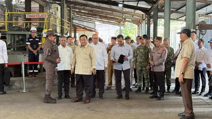 Penyerahan aset rampasan kasus korupsi timah dari Kejagung kepada Wamenkeu (Eva/detikcom)