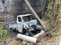 Gagal Nyalip Truk, Pikap Muatan Tiner Hangus Terbakar di Jalan Lingkar Pati
