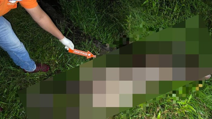 Polisi olah TKP penemuan mayat di Merangin, Jambi