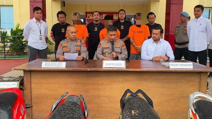 Polres Morowali, Sulawesi Tengah (Sulteng) menangkap tiga orang pelaku pencurian sepeda motor yang beraksi di 48 lokasi berbeda sejak April 2025.