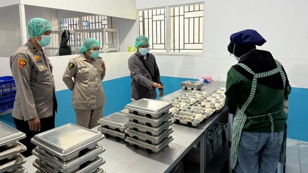 Polres Siak melakukan tester security food di dapur SPPG untuk memastikan MBG aman.