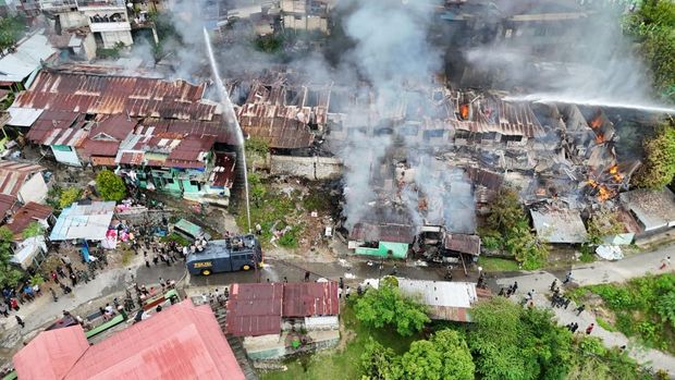 Polri mengerahkan water canon untuk membantu padamkan api di Kodam Lama Jayapura (dok Polri)