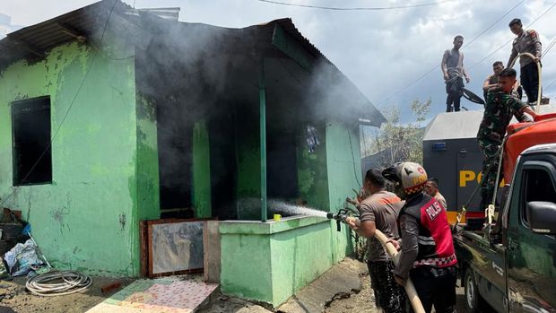 Polri mengerahkan water canon untuk membantu padamkan api di Kodam Lama Jayapura (dok Polri)