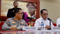 Kasus dengan nilai proyek mencapai Rp1,3 triliun itu diduga melibatkan sejumlah pihak dalam proses pengadaan dan pembangunan yang tidak sesuai prosedur. Proyek tersebut merupakan bagian dari program percepatan pembangunan infrastruktur ketenagalistrikan, namun hingga kini dinyatakan mangkrak dan menimbulkan kerugian negara.