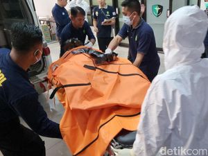 RS Bhayangkara Terima 62 Kantong Jenazah Korban Ponpes Al Khoziny