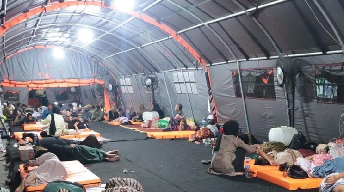 Posko Crisis Center RS Bhayangkara untuk keluarga korban Ponpes Sidoarjo.