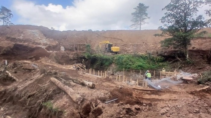 Potret pematangan lahan untuk pembangunan vila legislator DPRD Makassar Rahmat Taqwa Quraisy (RTQ) di Malino.