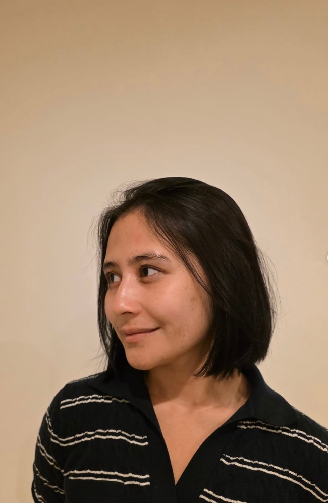 Banyak yang juga memuji penampilan Prilly jadi terlihat semakin imut dengan rambut pendek tersebut. Ahhh makin cute bgt kamu prill, komentar salah seorang netizen. Aaaa gemes bangett sihh ini imutt banget kamuuu i, tambah lainnya. Foto: Instagram/@prillylatuconsina96/@omara.esteghlal