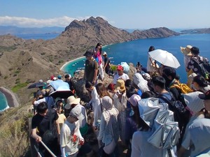 Pulau Padar Dipadati Wisatawan, Jalur Trekking Macet