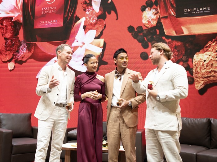 Putri Marino dan Chicco Jerikho bersama perfumer internasional Nathalie Lorson dan Grégoire Balleydier.