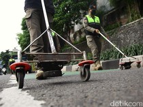 Video: Kisah Dian, Perempuan Pembersih Ranjau Paku Jalan