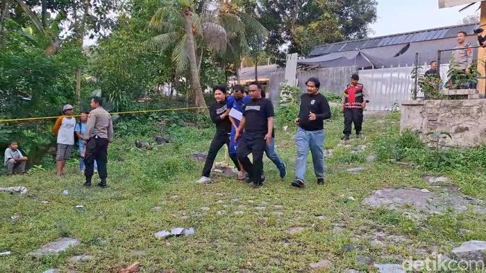 Rekonstruksi ART bunuh majikan di Purwakarta.