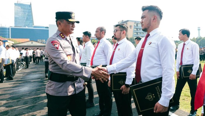 Sat Reskrim Polres Gresik diganjar penghargaan Kapolda Jatim Irjen Nanang Avianto