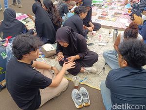 Aksi Piknik di DPR Bawa 3 Tuntutan, Minta Tahanan Kericuhan Dibebaskan