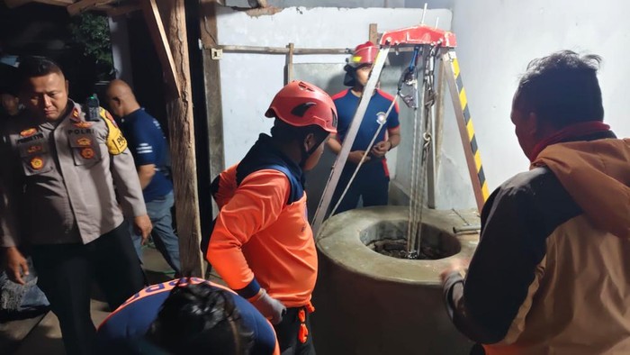 Sumur tempat cucu di Pasuruan buang neneknya setelah dibunuh.