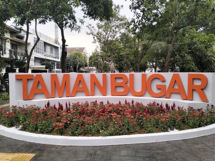 Foto Taman Bugar di Jakbar, Benar-benar Bikin Pengunjung Segar