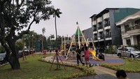 Waktu terbaik untuk berkunjung ke sini adalah sore hari ketika matahari sudah tidak terlalu terik. Di akhir pekan, taman ini selalu dipadati anak-anak yang bermain dan berlari ke seluruh penjuru. (Qonita/detikTravel)