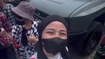 POV Tantri Kotak Jalan Kaki ke Monas-Nyeberang Kali Buat Manggung di HUT TNI