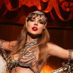 Taylor Swift Jadi Ophelia Modern: Tenggelam Dalam Duka, Bangkit Jadi Showgirl