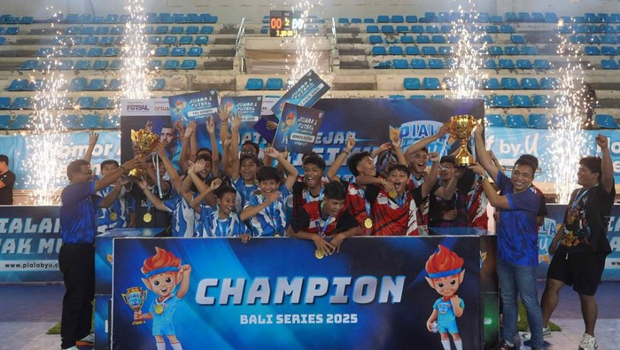 Telkomsel menghadirkan Piala by.U 2025, di 27 kota penyelenggaraan, salah satunya diadakan di Gor Lila Bhuana Denpasar, Bali yang berlangsung pada 3-5 Oktober 2025 melibatkan 40 sekolah dari jenjang SMP dan SMA/SMK.