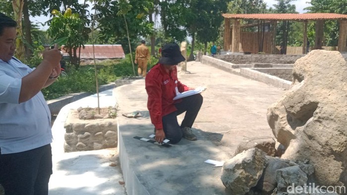 Temuan batuan candi di Desa Jagalan, Kecamatan Karangnongko, Klaten, Senin (6/10/2025).