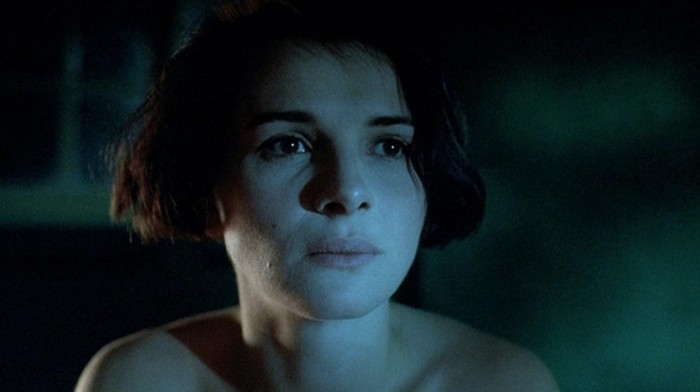Cuplikan adegan dalam film Three Colors: Blue (1993).