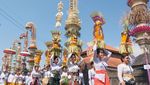 Tradisi Aci Tabuh Rah Pengangon, Warga Bali Rayakan Perang Ketupat di Badung