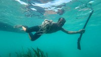 Cara menangkap hewan laut dengan teknik ini telah diwariskan secara turun-temurun. ANTARA FOTO/Jojon