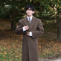 Penggemar menyadari belakangan V BTS sering memakai busana berwarna coklat, dan menduga hal itu dapat menjadi spoiler untuk proyek musiknya. Foto: dok. Fansite V BTS