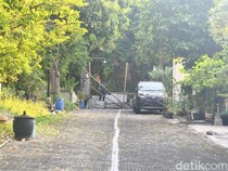 Aksi Ari Bikin Pagar Tutup Jalan Buat Warga Perumahan di Semarang Geleng-geleng