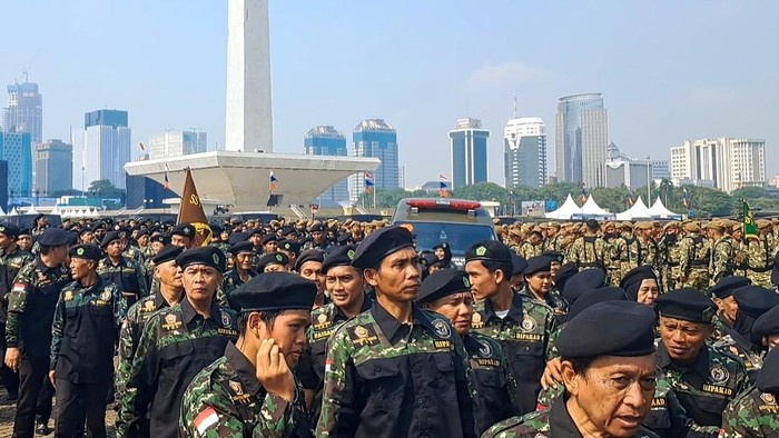 400 Anggota HIPAKAD Meriahkan Parade HUT TNI ke-80 di Monas Sebanyak 400 anggota HIPAKAD turut ambil bagian dalam parade HUT TNI ke-80 di Monas. Kehadiran mereka menunjukkan semangat soliditas dan sinergi dengan TNI.