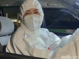 Kisah Amellia, Sopir Ambulans Wanita Siaga Evakuasi Korban Ponpes Sidoarjo