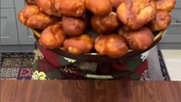Belakangan, Asmirandah sering unggah video Instagram menampilkan momennya saat buat kue hingga masakan. Kali ini Asmirandah buat gemblong yang jadi favoritnya. Foto: Instagram @asmirandah89