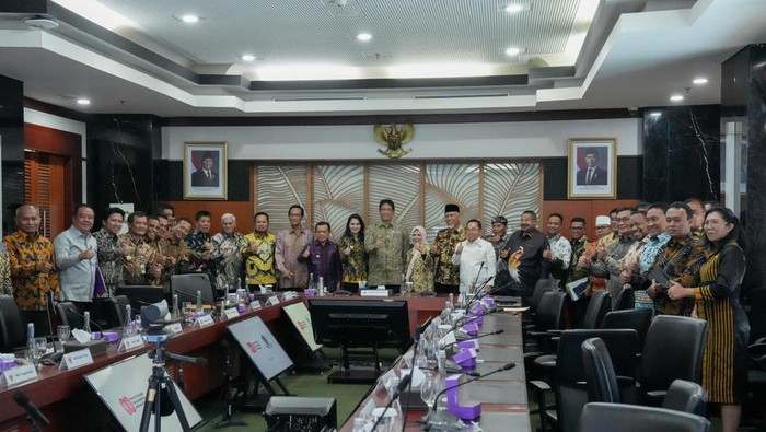 Asosiasi Pemerintah Provinsi Seluruh Indonesia (APPSI) saat mendatangi Kementerian Keuangan untuk bertemu Menteri Keuangan Purbaya Yudhi Sadewa. Dokumen Istimewa