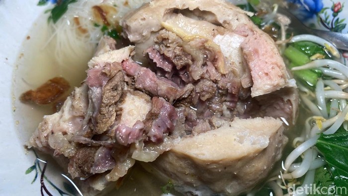 **Bakso Iga Keju Lumer dari Bakso Citra Asia: Favorit Artis di Haji Nawi**
