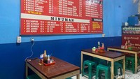 Lokasinya yang berada di Jalan Haji Nawi, Jakarta Selatan. Tempat makan bakso ini sering dikunjungi para artis, seperti Teh Shanty Denny dan Anang Hermansyah pernah makan di warung bakso satu ini. Foto: Yenny Mustika Sari/detikcom