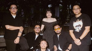 Bernadya manggung diiringi Bandnadya. Foto: Instagram Bernadya/Hafiyyan Faza @high_iso