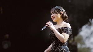 Bernadya buka penampilan dengan Lama Lama dan Kita Kubur Sampai Mati, bikin District Stage langsung baper berjamaah. Foto: Instagram Bernadya/Hafiyyan Faza @high_iso