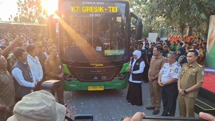 Bus Trans Jatim Koridor VII rute Lamongan-Paciran diresmikan oleh Gubernur Jatim Khofifah Indar Parawansa.