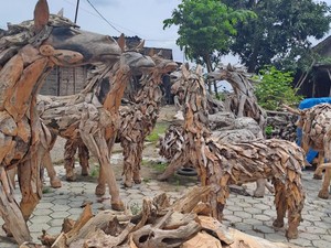 Desa Ngubalan Ngawi Surganya Kerajinan Kayu Jati dan Alam Pedesaan