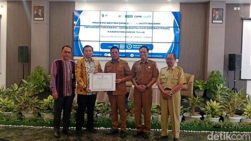 Penandatanganan kerja sama antara Pemkab Lombok Timur dengan BI dan Bank NTB Syariah untuk penerapan sistem digitalisasi retribusi dan perpajakan. Selasa (7/10/2025)