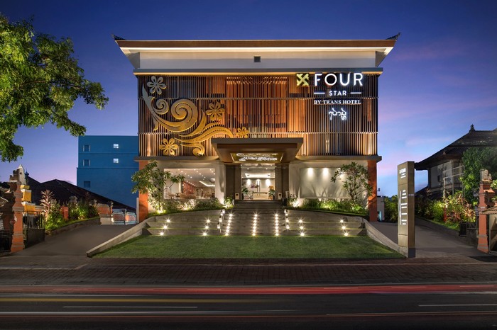 Bagi kamu yang sering melakukan perjalanan bisnis ke Bali, kini saatnya menikmati pengalaman menginap yang nyaman tanpa harus khawatir soal harga. Four Star by Trans Hotel, yang berlokasi strategis di jantung Kota Denpasar, menawarkan harga spesial eksklusif bagi tamu yang melakukan pemesanan kamar melalui Detikcom.