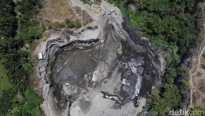 Lokasi tambang galian C di Desa Korleko, Kecamatan Labuhan Haji, Lombok Timur, NTB, Senin (6/10/2025). (Sanusi Ardi W/detikBali)